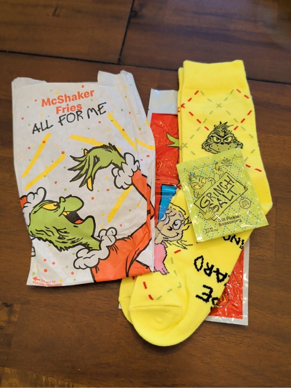 2025 MCDONALDS Grinch RARE GREEN Socks Adult Happy Meal